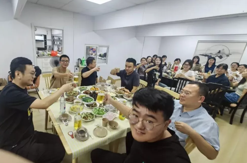 共品佳肴，同筑情誼 —— 青島諾爾信電子科技有限公司聚餐紀(jì)實(shí)